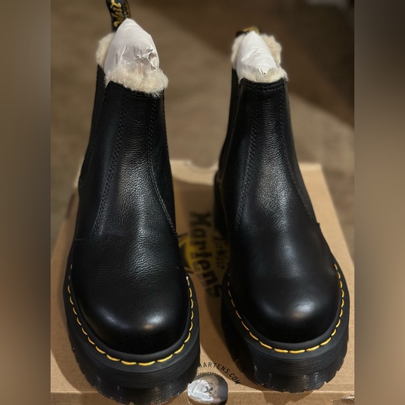 2976 faux fur lined platform chelsea boots